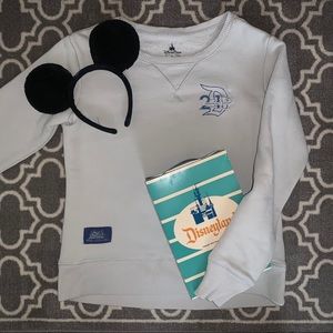 2018 Disneyland resort embroidered sweatshirt